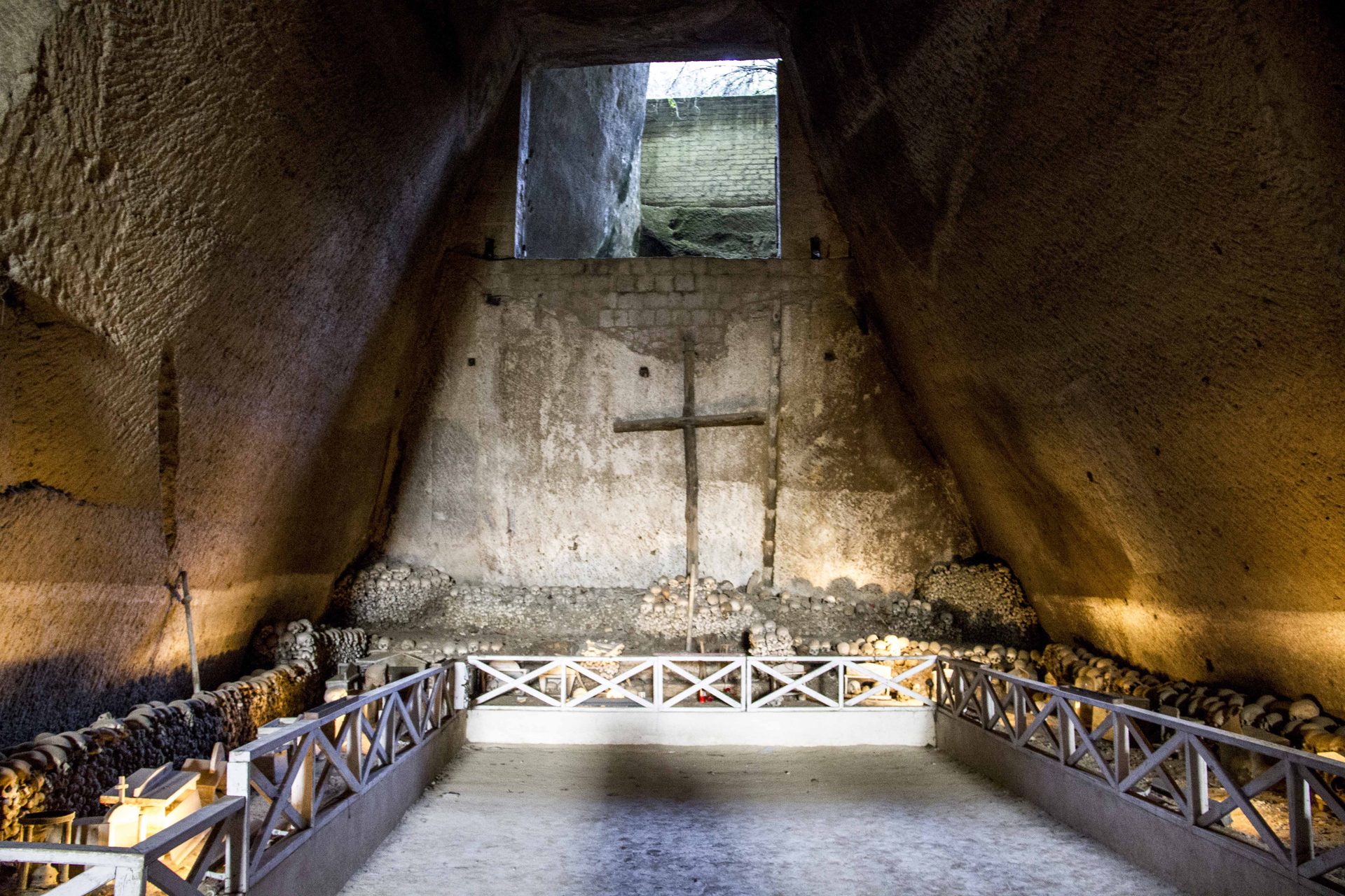 Navata laterale Cimitero.jpg